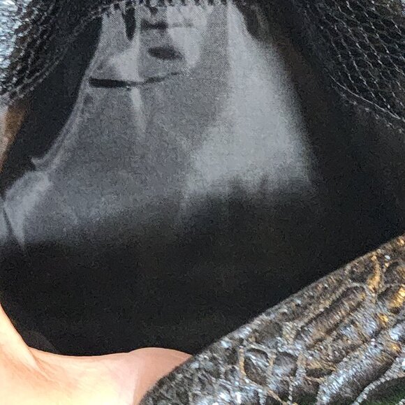 Global New Beginnings Black Faux Snake Double Snap Zip Pockets Large Tote Bag - Picture 9 of 16